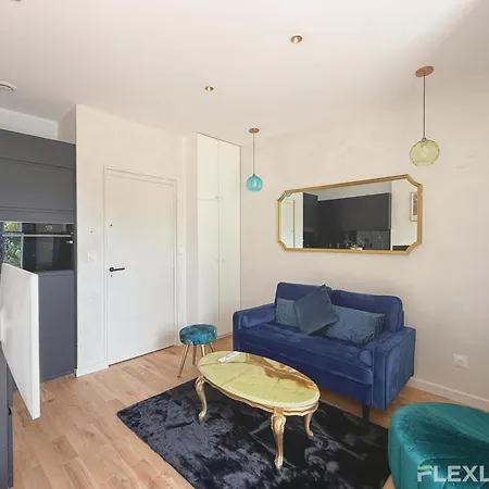 Bright With Garden Close To The Metro *