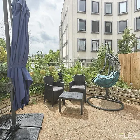 Apartment Bright With Garden Close To The Metro